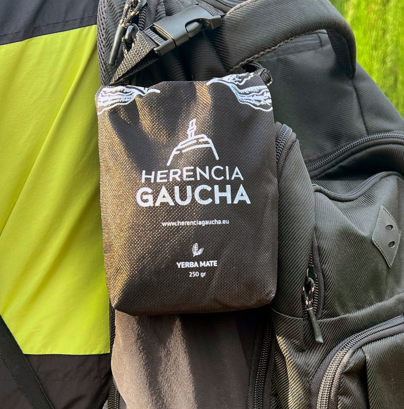 HERENCIA GAUCHA |Yerbera de Lona estanca 250gr. Portátil